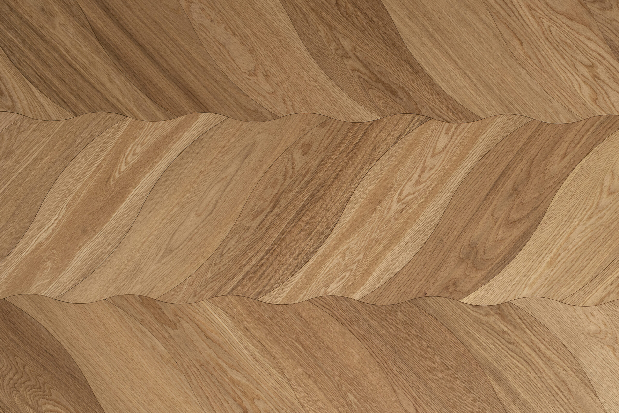 Piso de madera de ingeniería con diseño ondulado